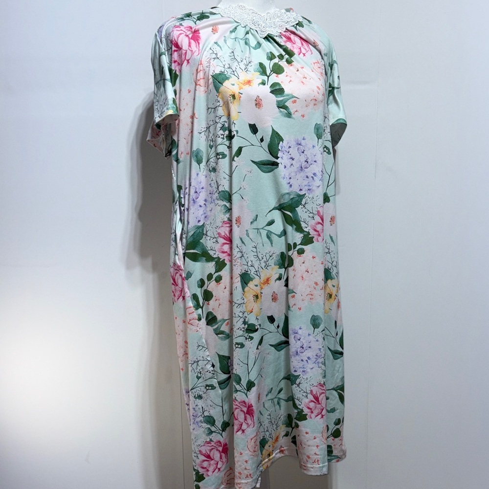 Ekouaer floral and lace nightgown size large